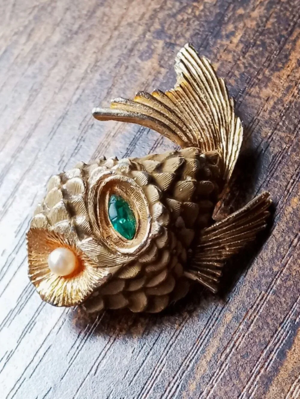 Vintage Signed ©Ledo Pufferfish Brooch Gold Tone Emerald Green Eye Pearl Accent